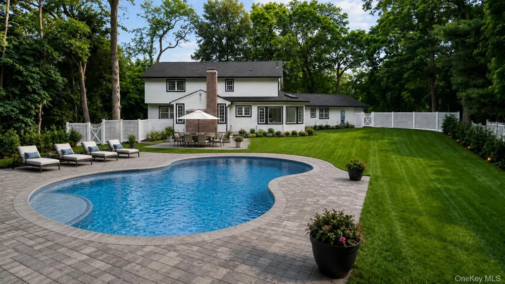 22 Peppermill Lane Dix Hills, NY 11746
