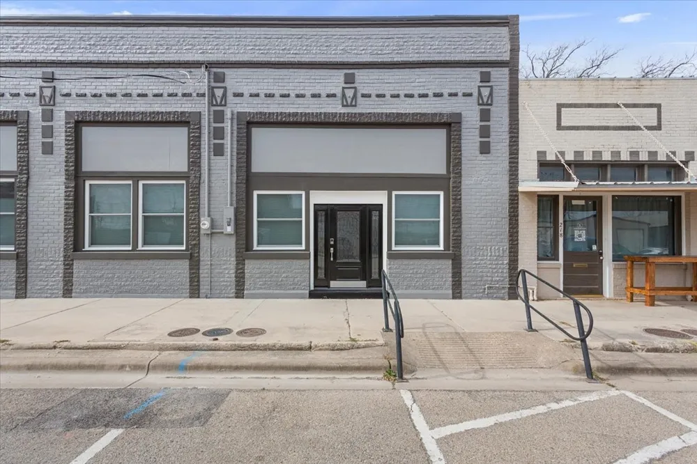 202 Avenue D Clifton, TX 76634