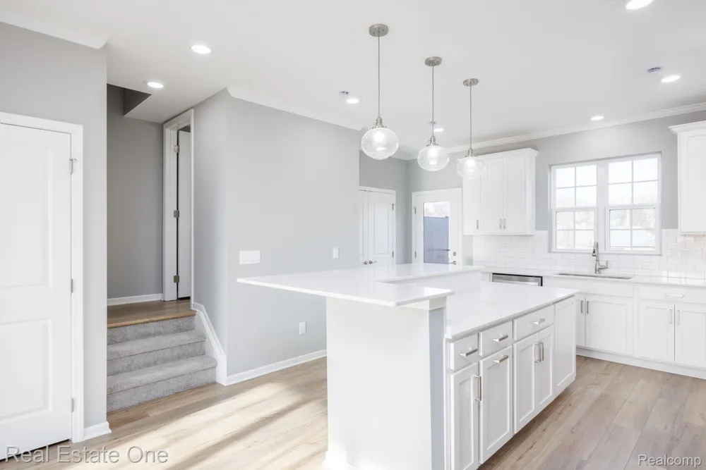378 Sydney Court Plymouth City, MI 48170