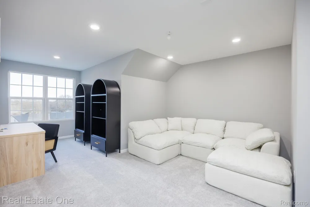 378 Sydney Court Plymouth City, MI 48170