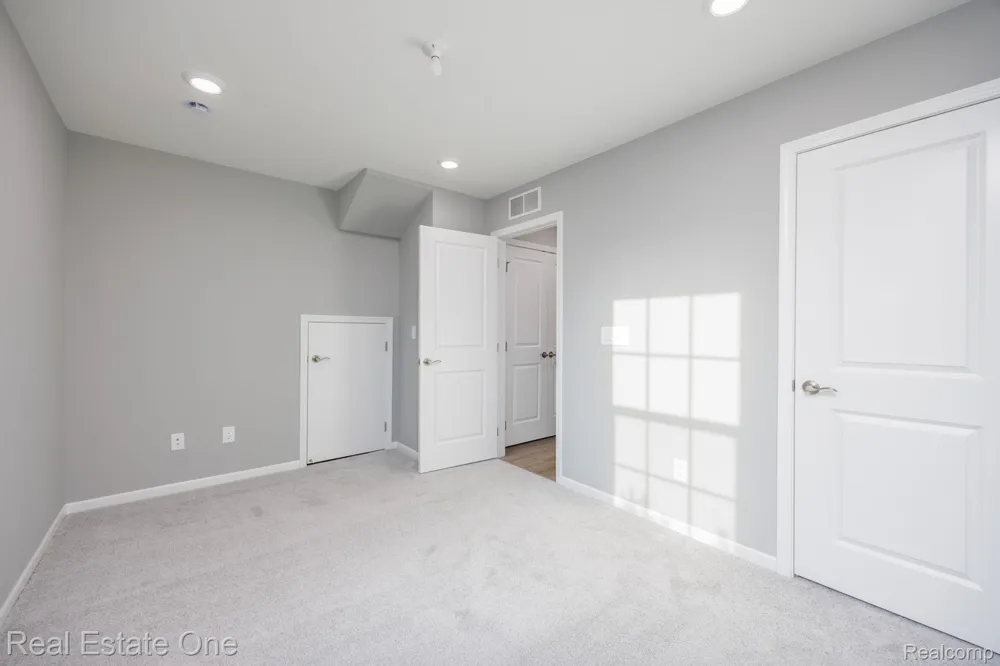378 Sydney Court Plymouth City, MI 48170