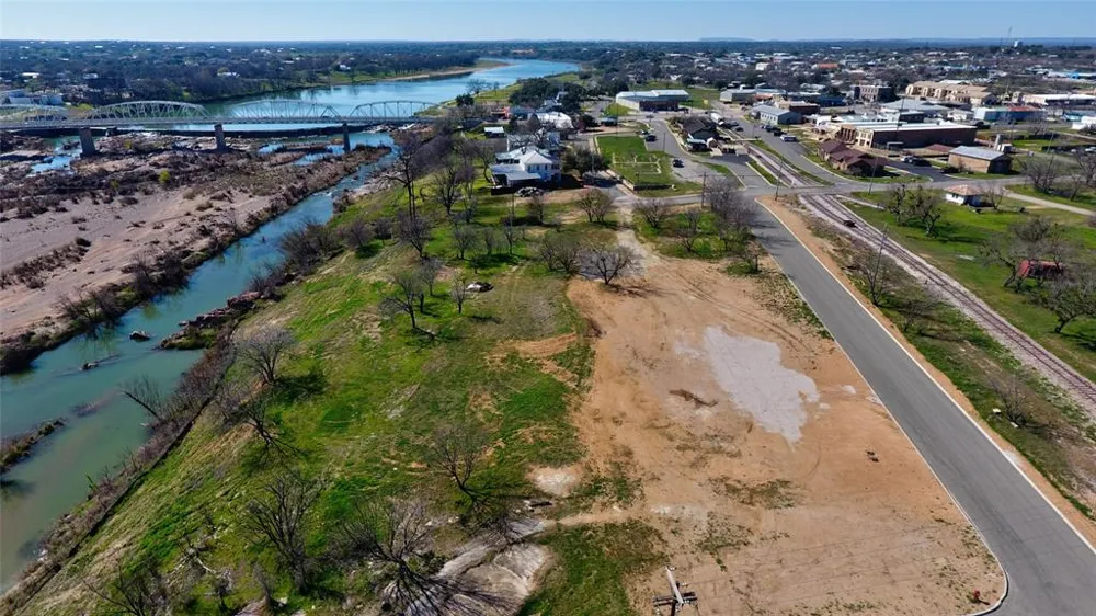 6 Walden Way Llano, TX 78643