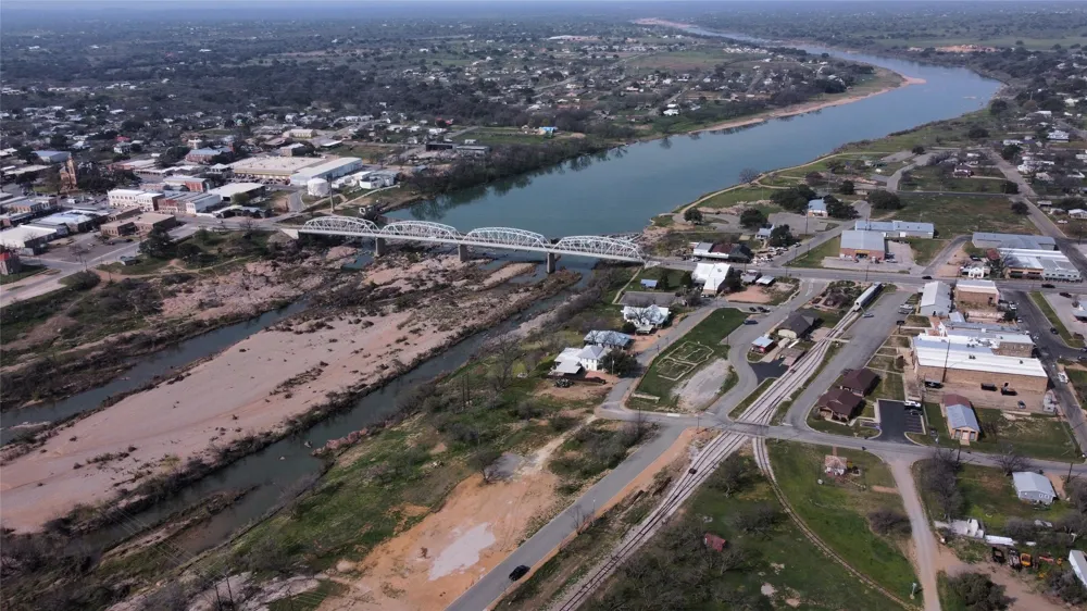 6 Walden Way Llano, TX 78643