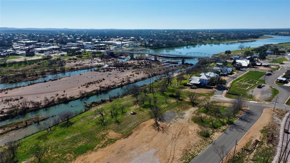 6 Walden Way Llano, TX 78643