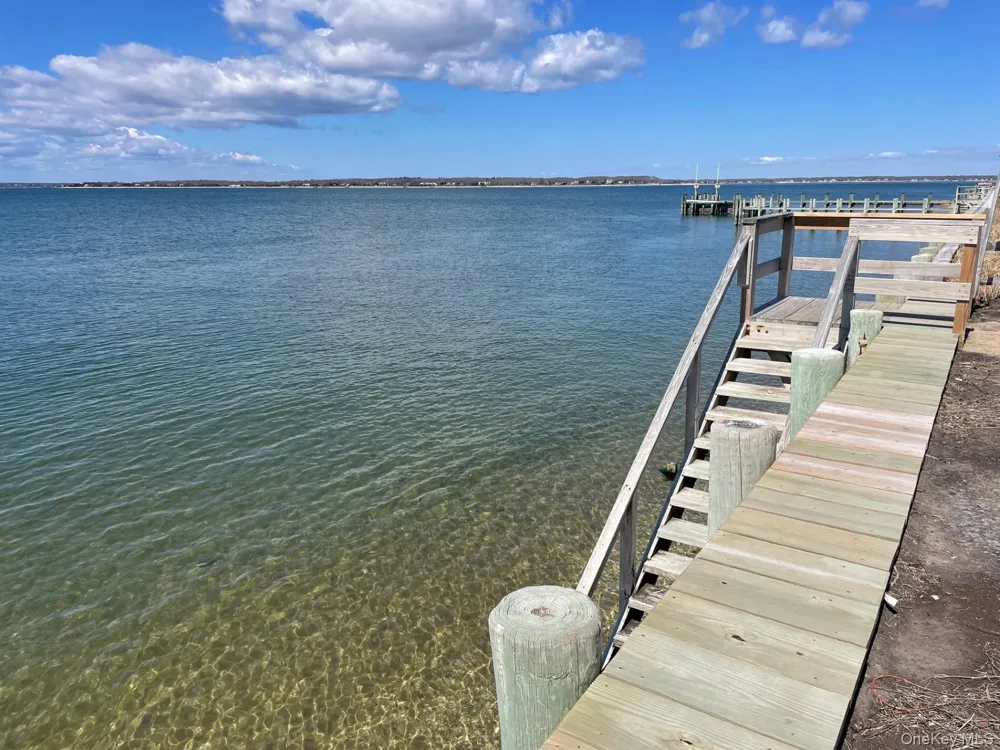 59 Peconic Avenue Shelter Island, NY 11964