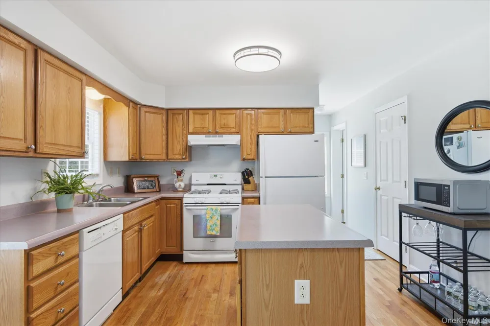 59 Peconic Avenue Shelter Island, NY 11964