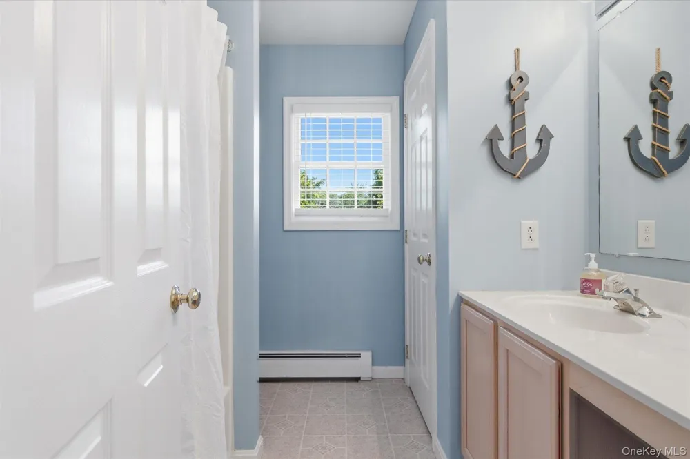 59 Peconic Avenue Shelter Island, NY 11964