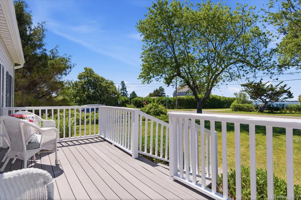 59 Peconic Avenue Shelter Island, NY 11964