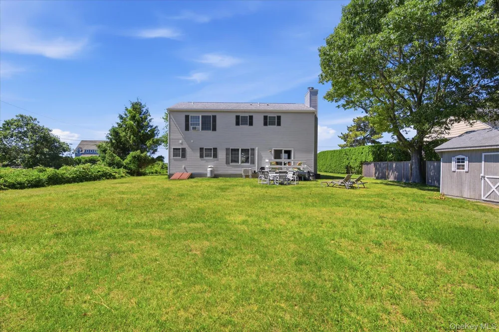 59 Peconic Avenue Shelter Island, NY 11964