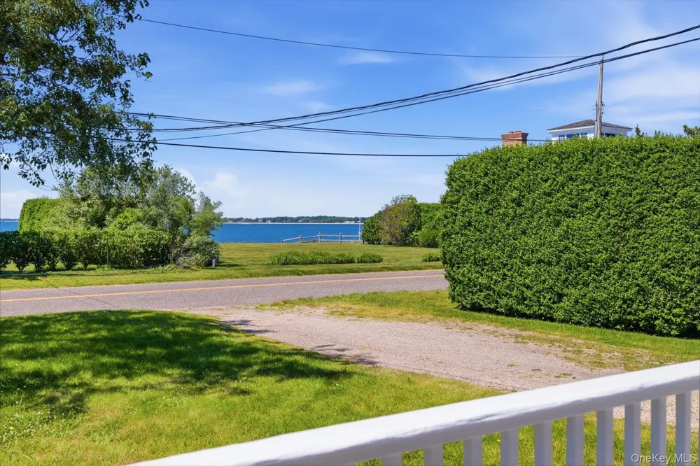 59 Peconic Avenue Shelter Island, NY 11964