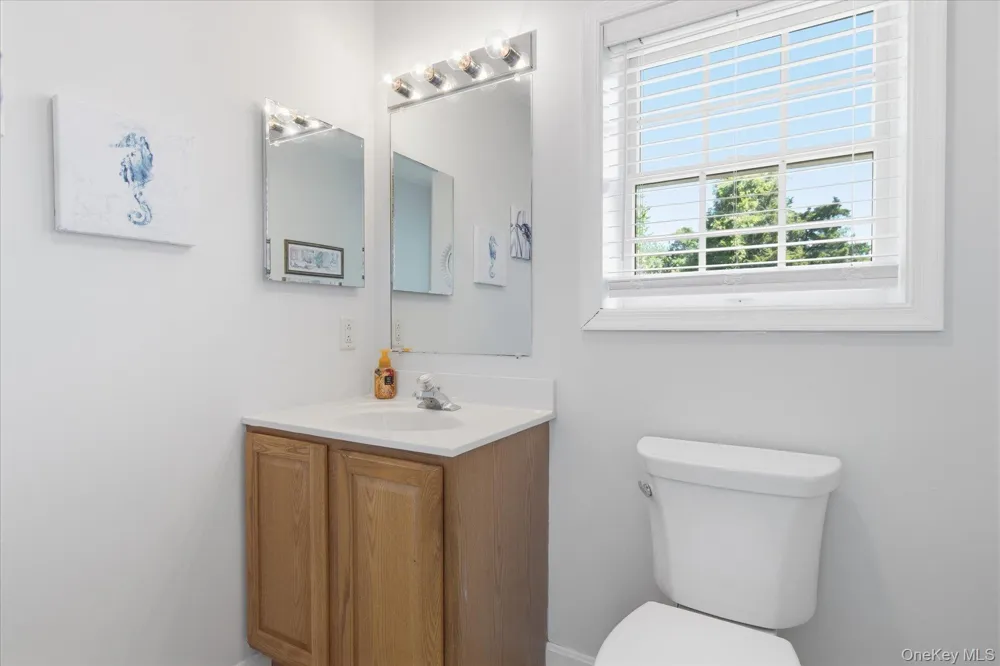 59 Peconic Avenue Shelter Island, NY 11964