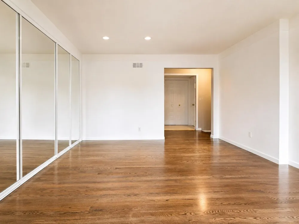 23181 Parklawn Street Oak Park, MI 48237