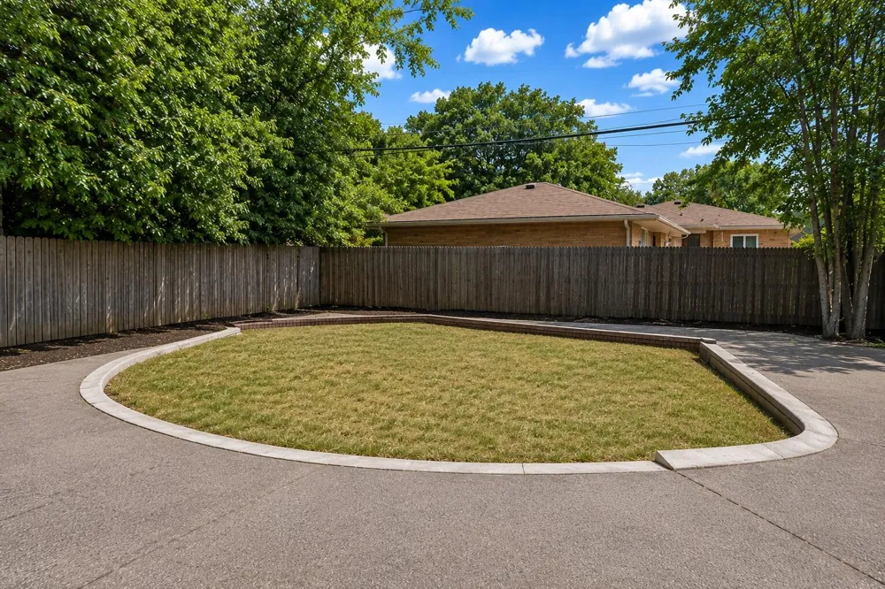 23181 Parklawn Street Oak Park, MI 48237