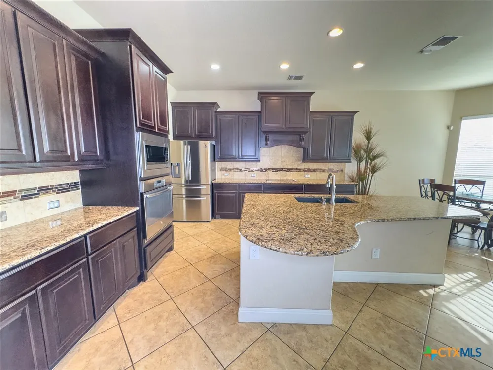 809 Alpino Cibolo, TX 78108