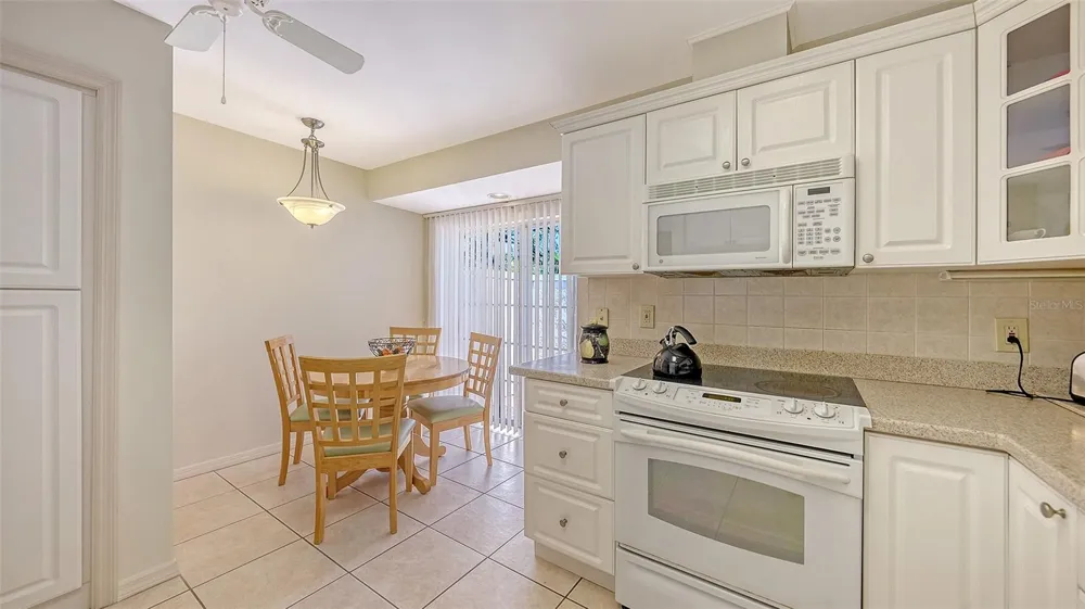 5521 CHANTECLAIRE #21 Sarasota, FL 34235
