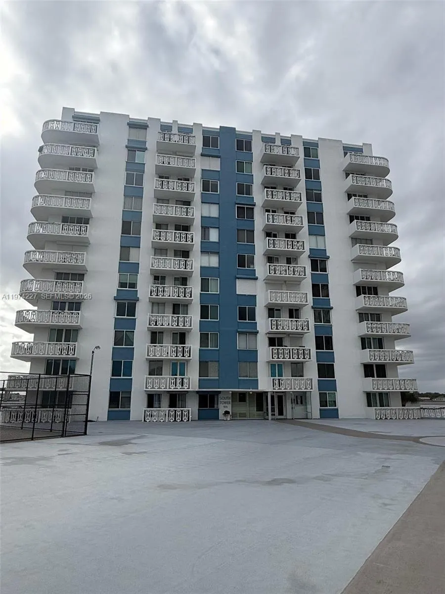 925 Halifax #102 Daytona, FL 32118