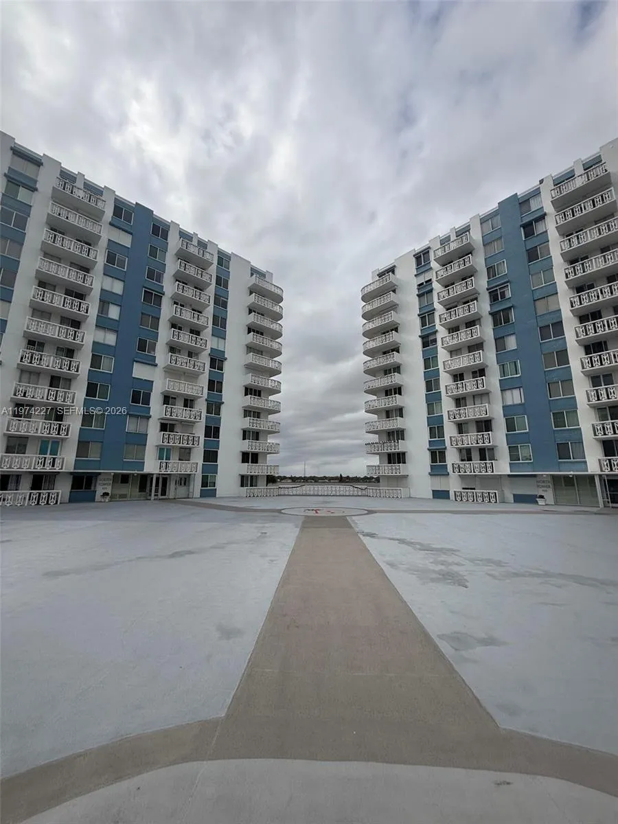 925 Halifax #102 Daytona, FL 32118