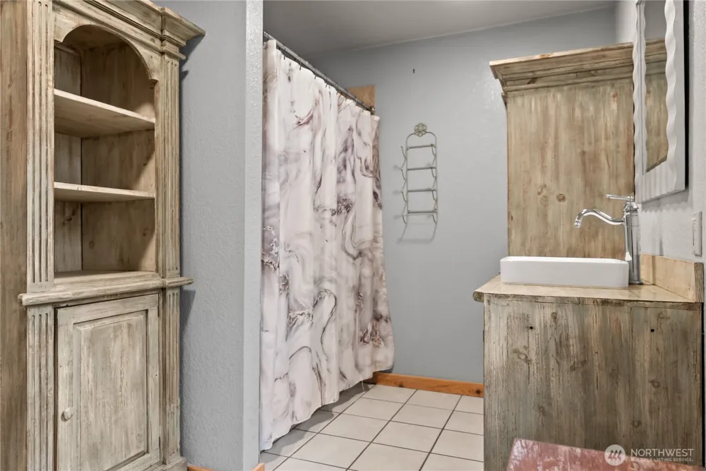56 Ruby Two Moons Road Tonasket, WA 98855