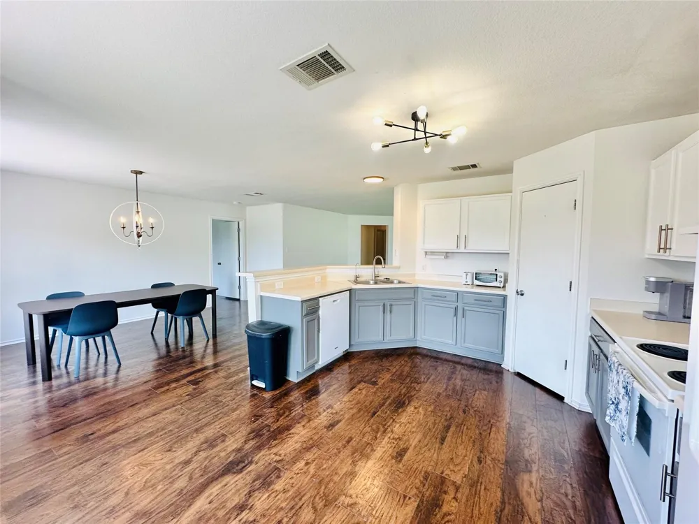 602 Lavaca Loop Elgin, TX 78621