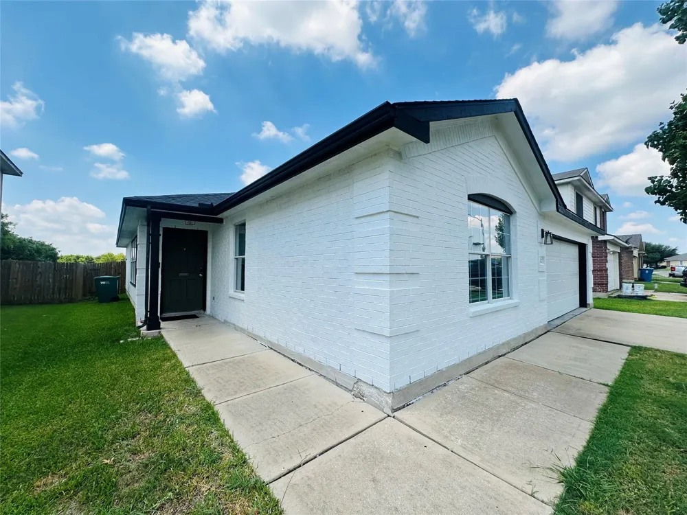 602 Lavaca Loop Elgin, TX 78621