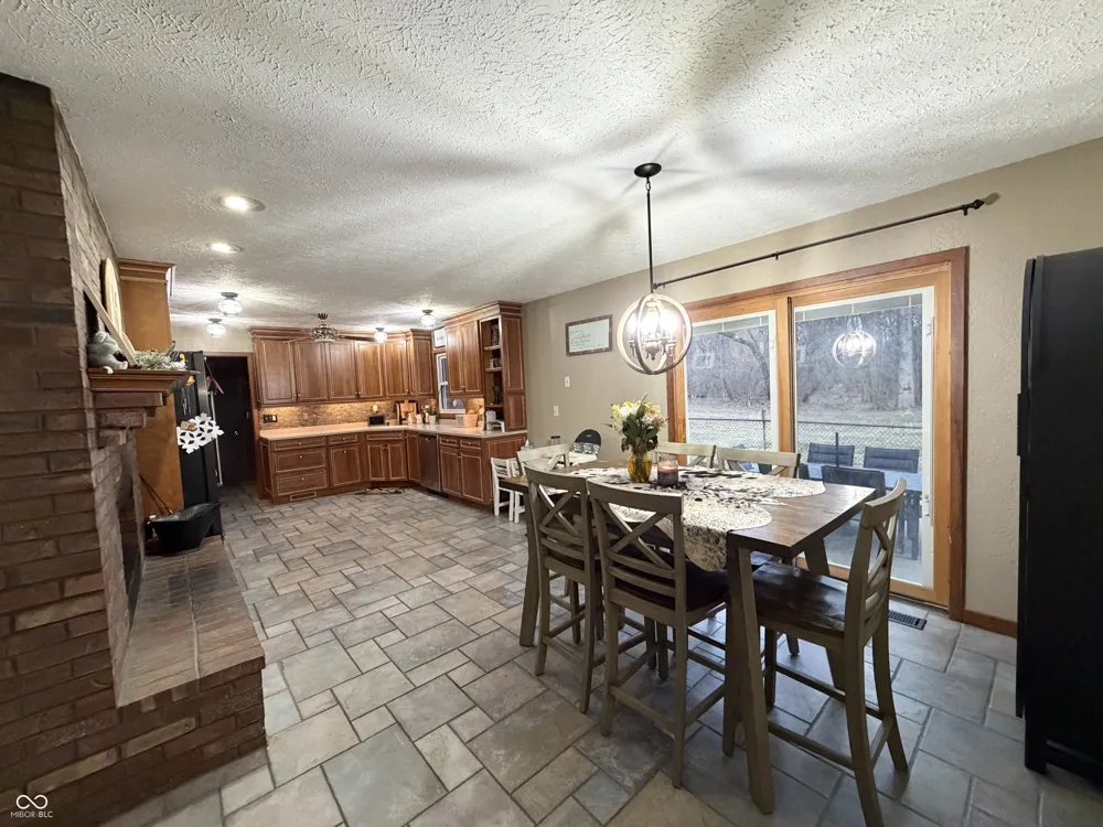 825 W Krislynn Woods Avenue West Terre Haute, IN 47885