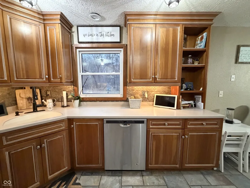 825 W Krislynn Woods Avenue West Terre Haute, IN 47885