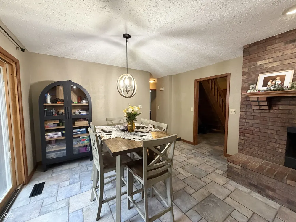 825 W Krislynn Woods Avenue West Terre Haute, IN 47885