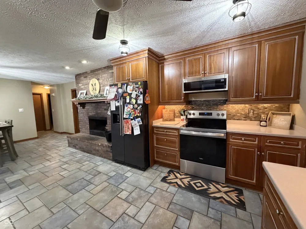 825 W Krislynn Woods Avenue West Terre Haute, IN 47885