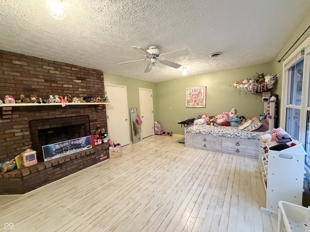 825 W Krislynn Woods Avenue West Terre Haute, IN 47885
