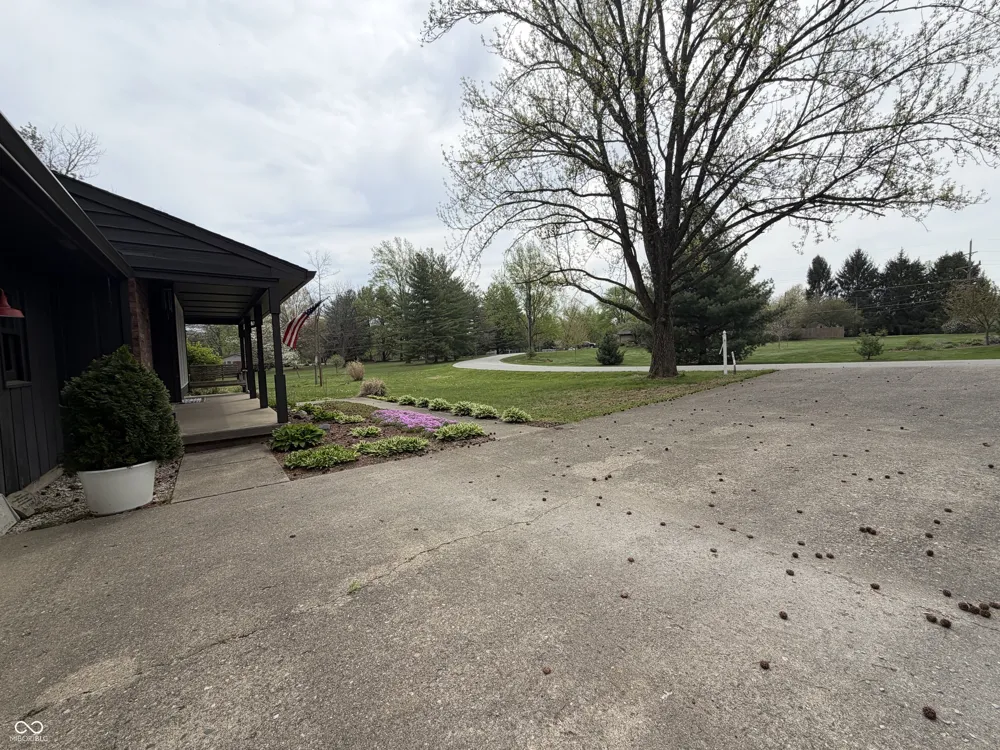 825 W Krislynn Woods Avenue West Terre Haute, IN 47885