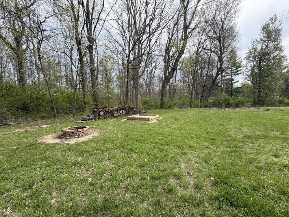 825 W Krislynn Woods Avenue West Terre Haute, IN 47885
