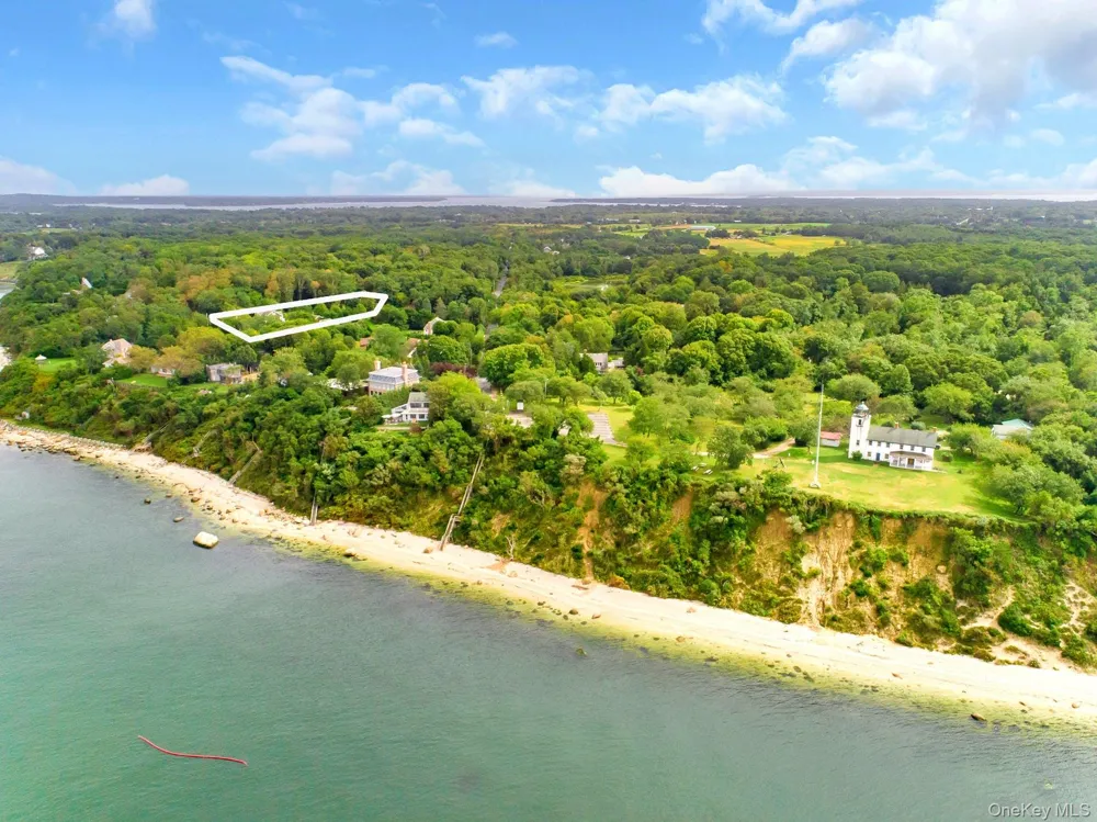 590 Soundview Av Ext Southold, NY 11971
