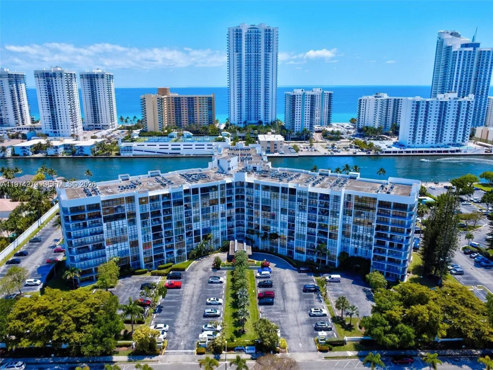 1000 Parkview Dr #1022 Hallandale Beach, FL 33009