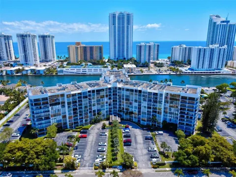 1000 Parkview Dr #1022
