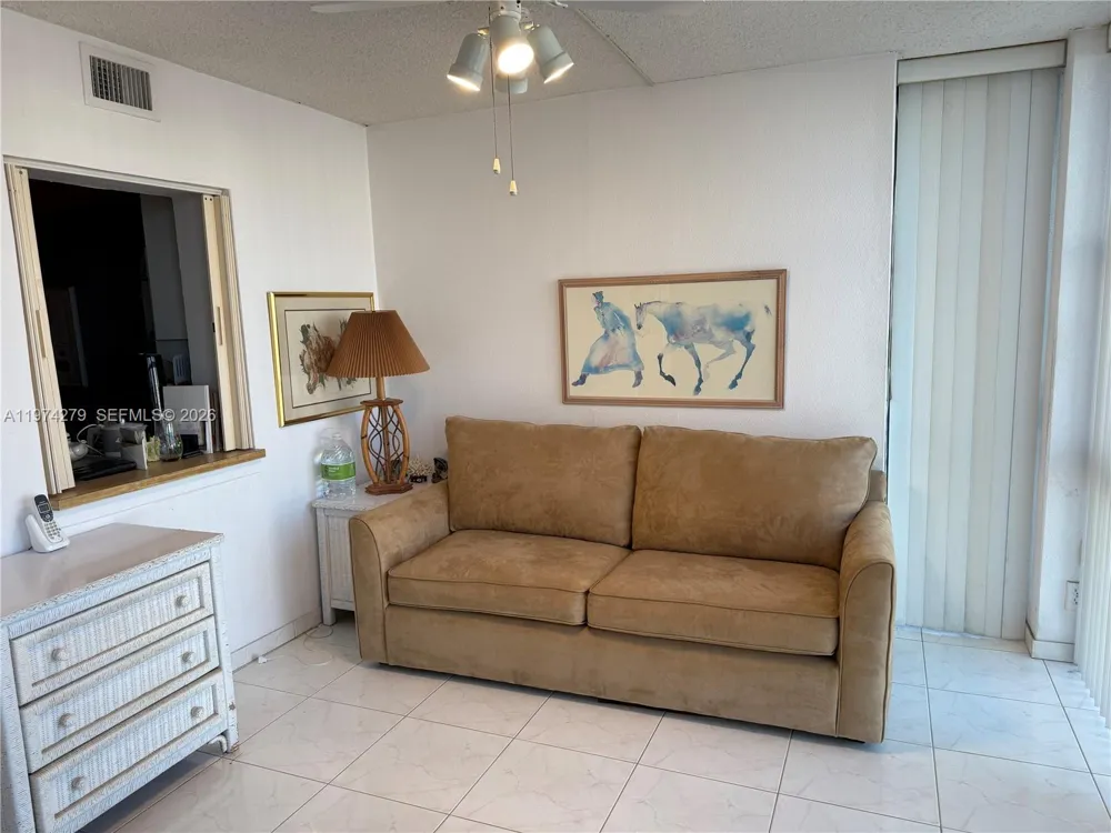 1000 Parkview Dr #1022 Hallandale Beach, FL 33009