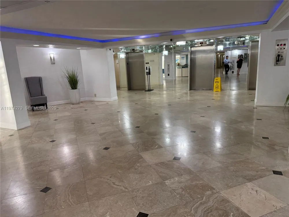 1000 Parkview Dr #1022 Hallandale Beach, FL 33009