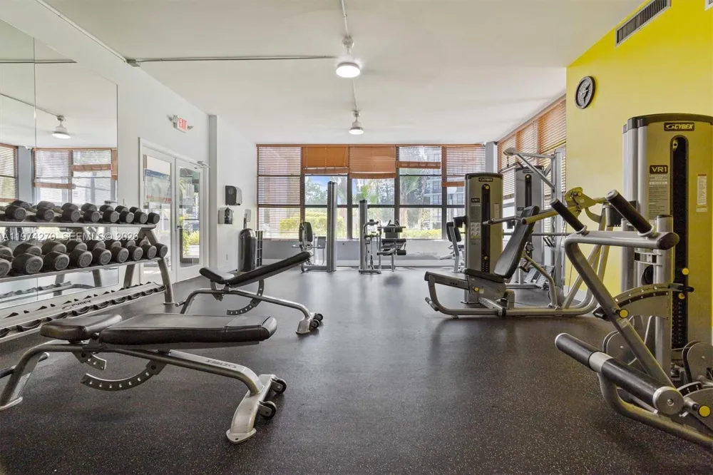 1000 Parkview Dr #1022 Hallandale Beach, FL 33009