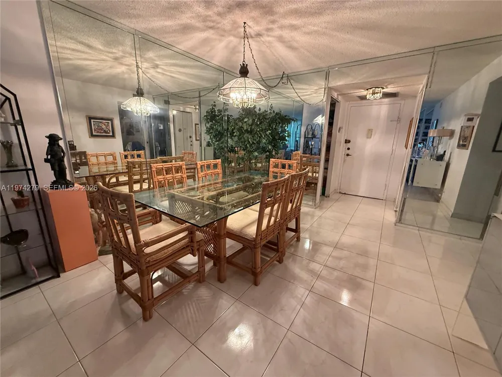 1000 Parkview Dr #1022 Hallandale Beach, FL 33009