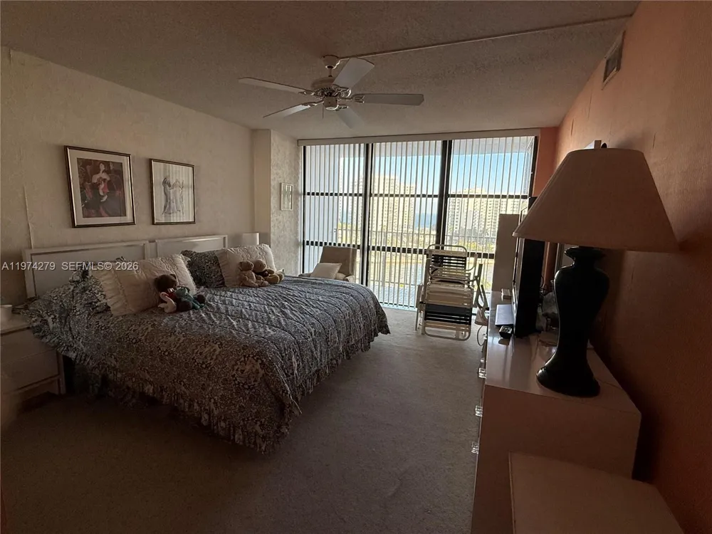 1000 Parkview Dr #1022 Hallandale Beach, FL 33009