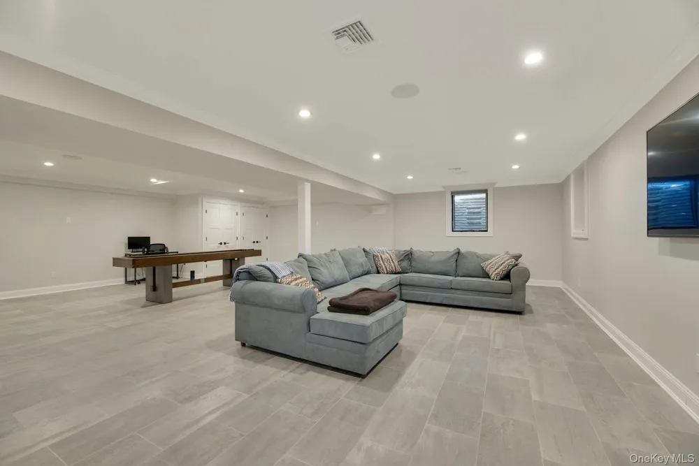 165 Marine Place Greenport, NY 11944