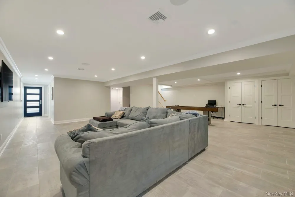 165 Marine Place Greenport, NY 11944