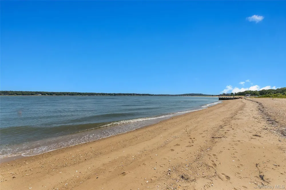 165 Marine Place Greenport, NY 11944
