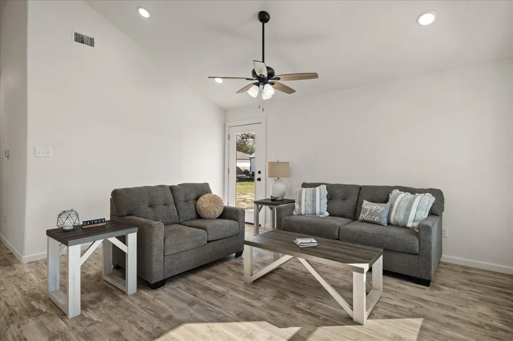200 Gladys Street Lone Oak, TX 75453