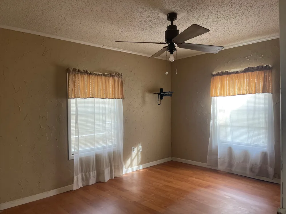 406 S Austin Street Wolfe City, TX 75496