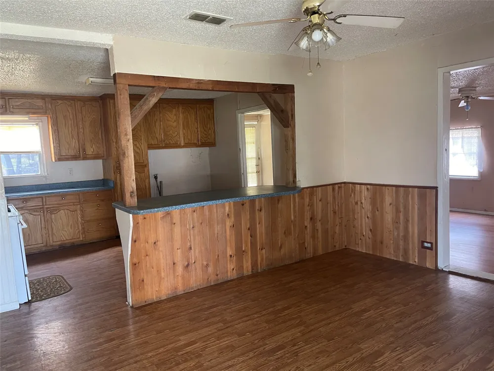 406 S Austin Street Wolfe City, TX 75496