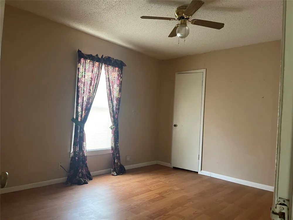 406 S Austin Street Wolfe City, TX 75496