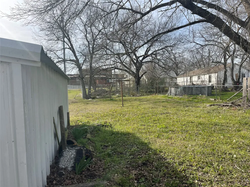 406 S Austin Street Wolfe City, TX 75496