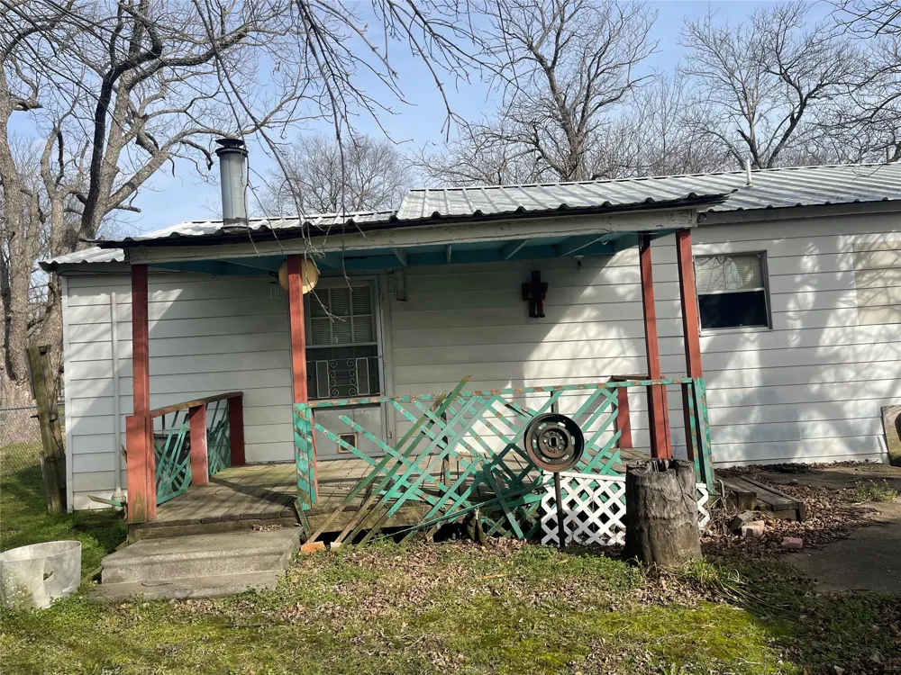 406 S Austin Street Wolfe City, TX 75496
