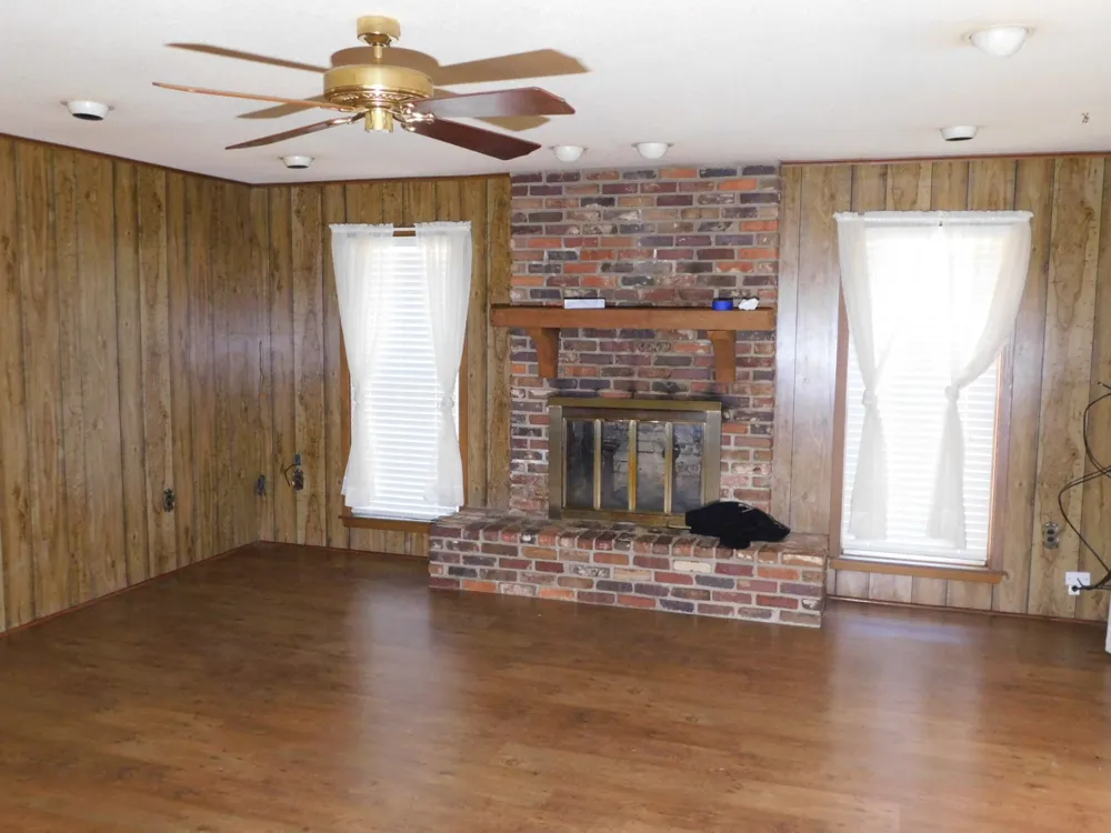 214 Springhill Airport Loop Springhill, LA 71075