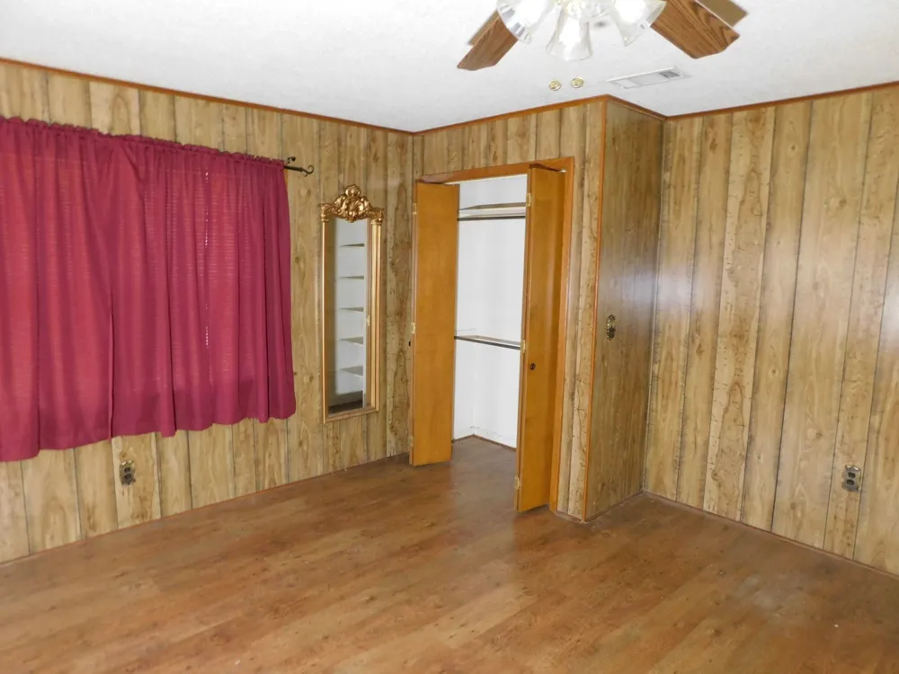 214 Springhill Airport Loop Springhill, LA 71075